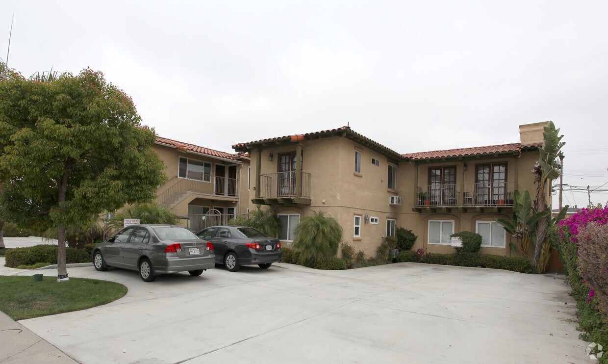 Primary Photo - Galaxy Court
