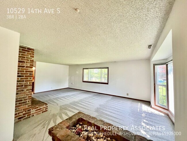 Building Photo - Seattle Rambler - 3 Bed/2 Bath Home with F...