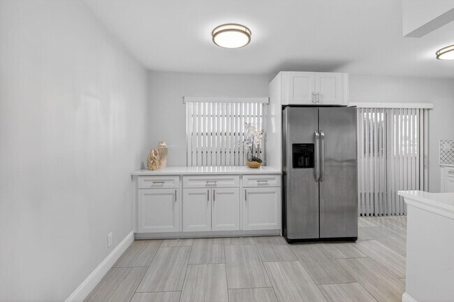 Building Photo - 450 Piedmont J