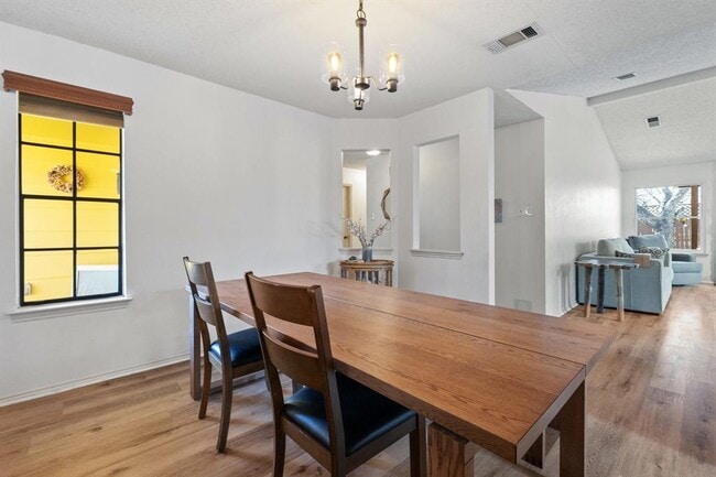 Building Photo - 9826 Briar Ridge Dr