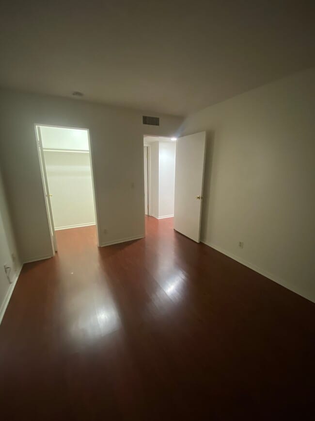Building Photo - 1157 Rosedale Ave