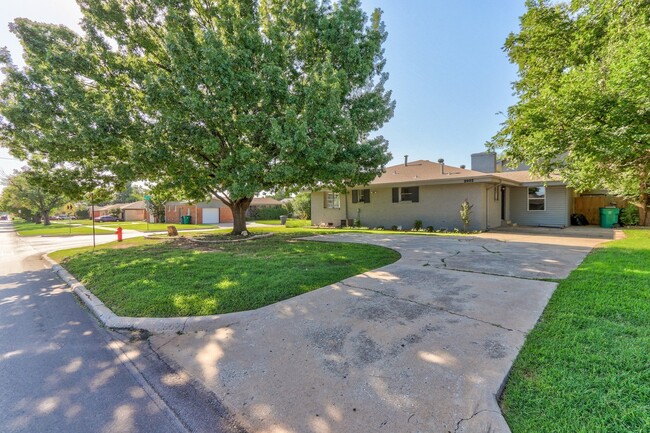 Building Photo - Charming Home with Natural Light Near Penn...