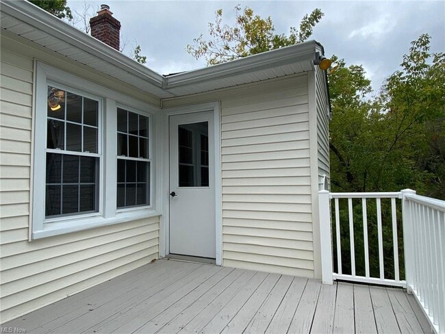 Building Photo - 438 North St