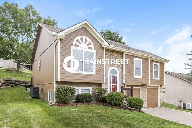 Building Photo - 5 Bedroom Pet-Friendly Home in Independence, MO with Main Street Renewal