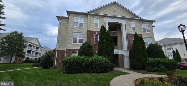 Building Photo - 42496 Mayflower Terrace