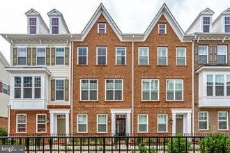 Building Photo - 612 Totten Pl NE