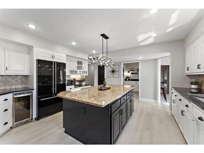 Foto del edificio - 5720 Oakview Ln N