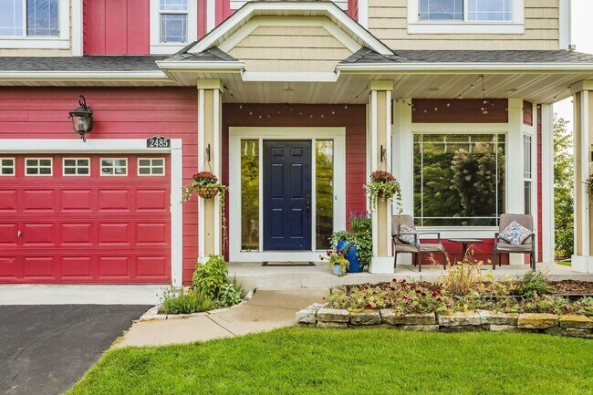 Building Photo - Exceptional 5BR/4BA Two-Story Home with Cu...