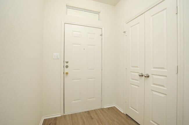 Foto del edificio - Adorable 2-story 3 Bedroom 2.5 Bath in Cyp...