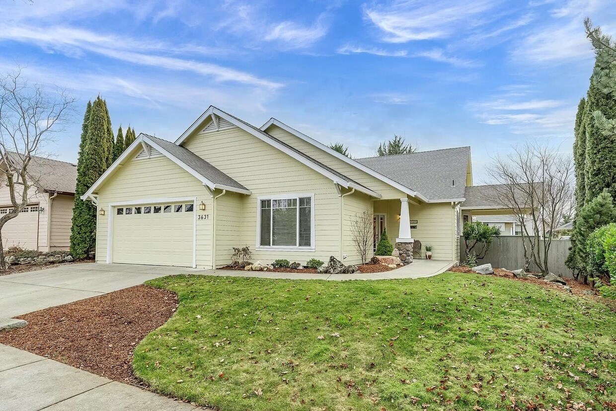 Foto principal - NEW TO MARKET, 3 BEDROOM EAST MEDFORD HOME