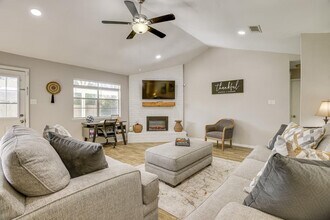 Building Photo - 8020 Botany Ln