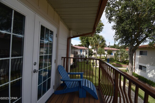 Building Photo - 2100 W Beach Dr