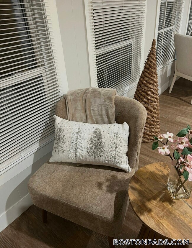 Building Photo - 40 Warren Ave