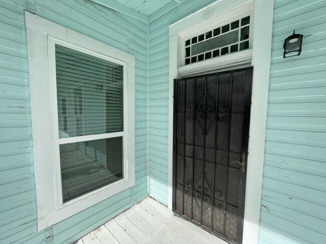 Foto del edificio - Move in Special on First 6 months- Gorgeou...