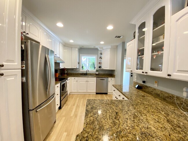 Building Photo - Single Family Home in Victoria Bluff!