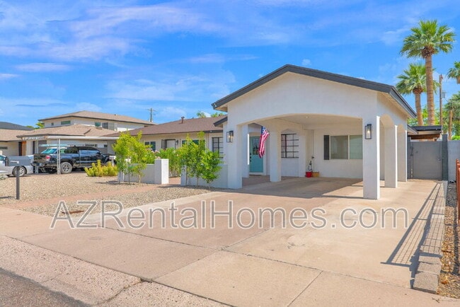 Building Photo - 5513 E Earll Dr