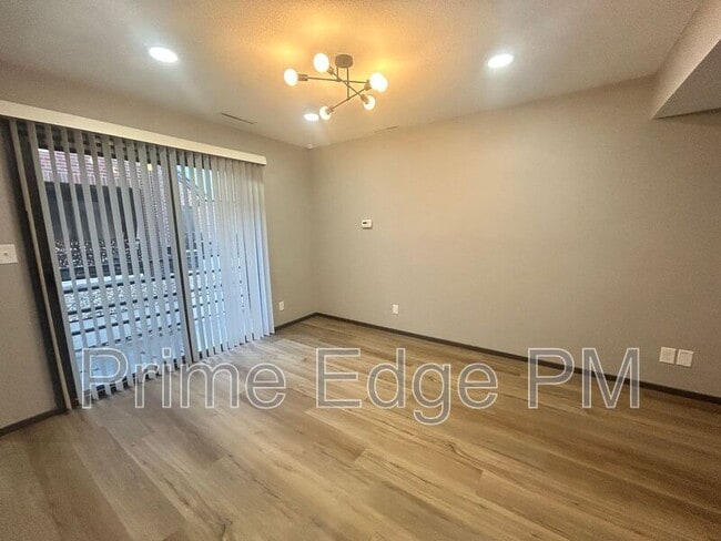 Building Photo - 1841 Ridgehaven Ct