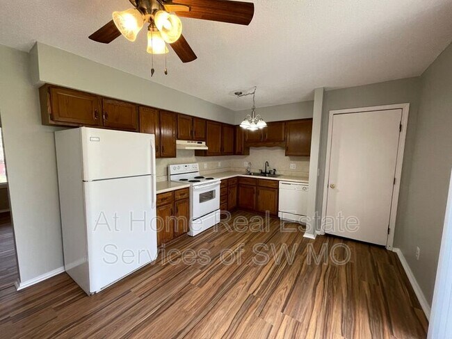 Foto del edificio - 4813 S Glenn Ave