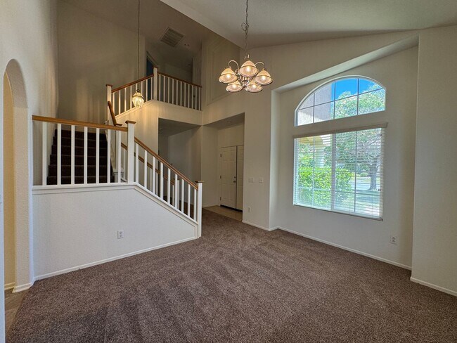 Building Photo - Spacious 4 Bedroom Home in Victorville