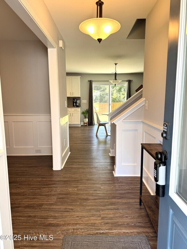 Foto del edificio - 425 Pebble Shore Dr