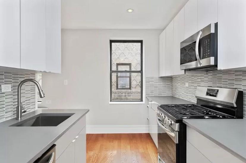 Primary Photo - 41-60-60 Bowne St