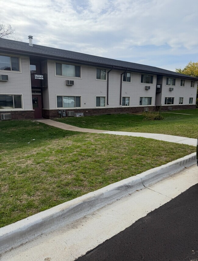 Foto del edificio - 4806-4814 Dale Street