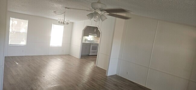 Foto del edificio - 2541 Holly Hill Grove Rd 1