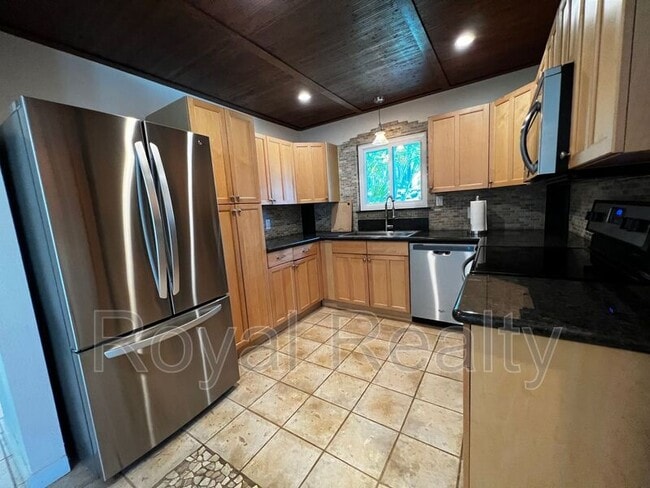 Building Photo - 167 Mahina St