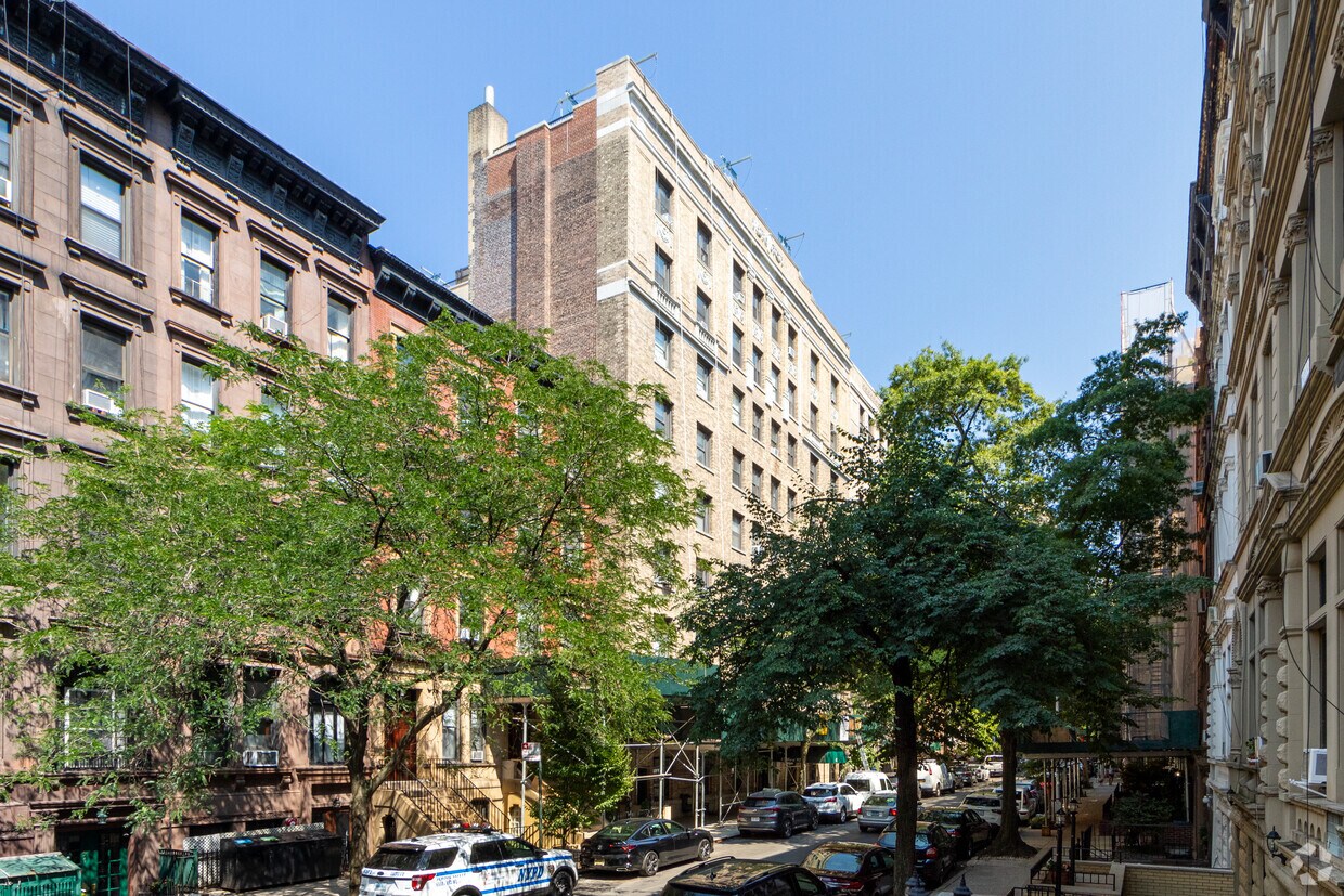 Primary Photo - 41 W 82nd St