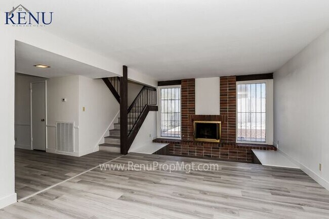 Building Photo - AVAILABLE NOW!! $500 OFF FIRST MONTH!!