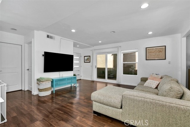 Foto del edificio - 4455 Satinwood Ct