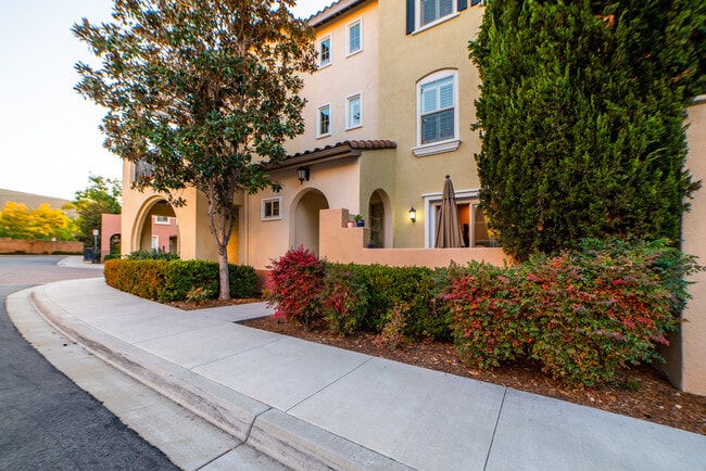 Building Photo - 2452 Longstaff Ct