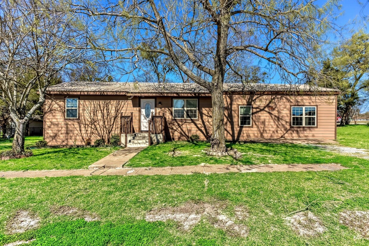 104 Eubank St, Tom Bean, TX 75489 House Rental in Tom Bean, TX