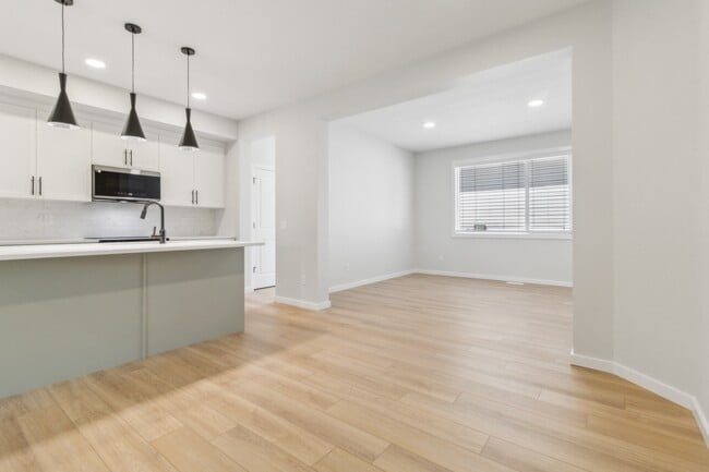 Building Photo - 20939-20925 25 Ave NW