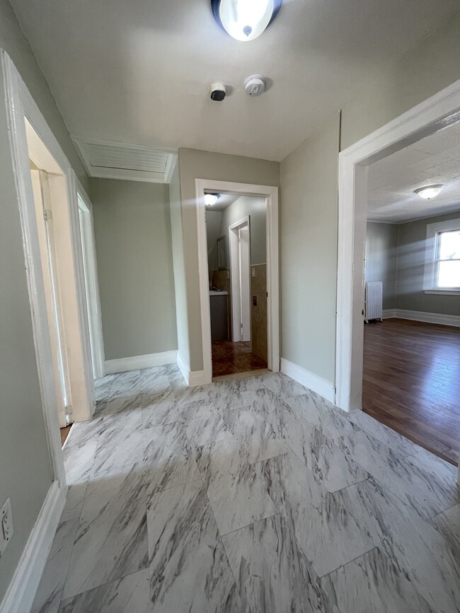 Building Photo - 413 Summer Ave