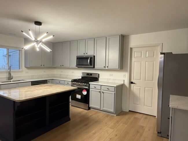 Foto del edificio - 1015 Bayhill Ln