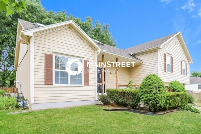 Building Photo - 3 Bedroom Pet-Friendly Home in LEES SUMMIT, MO with Main Street Renewal