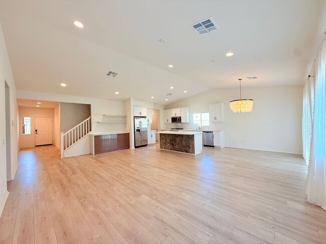 Building Photo - AVAILABLE NOW!! 4 Bedroom 3 Bathroom Home ...