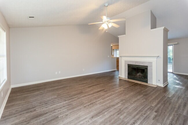 Foto del edificio - 3810 Greenbrook Dr