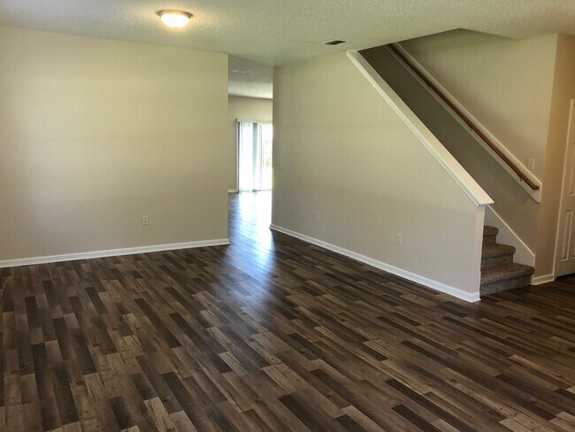 Foto del edificio - Large 5 Bedroom, 3 Bathroom Single Family ...