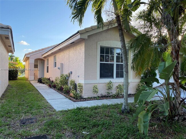 Building Photo - 18048 SW 30th Ct