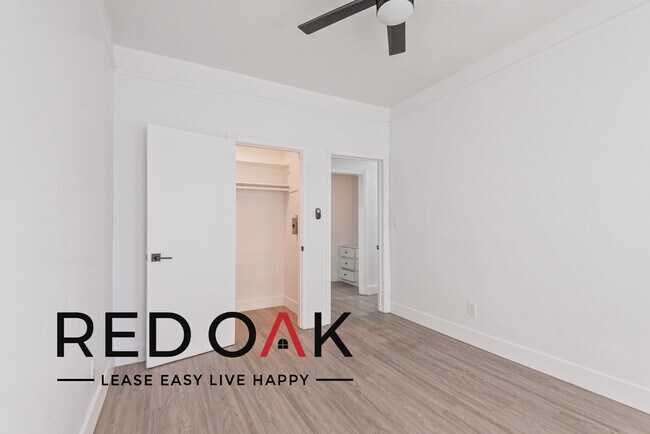 Foto del edificio - 1 Month Free! Fabulous One Bedroom with Lo...