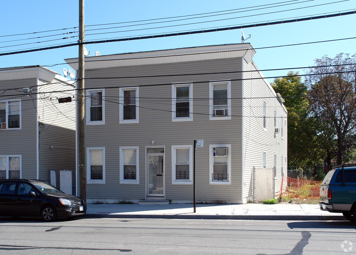 Primary Photo - 664 Richmond Rd