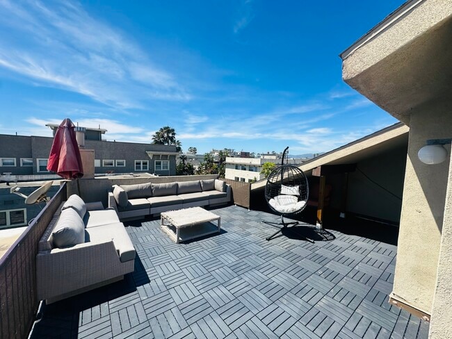 Building Photo - 36 Breeze Ave