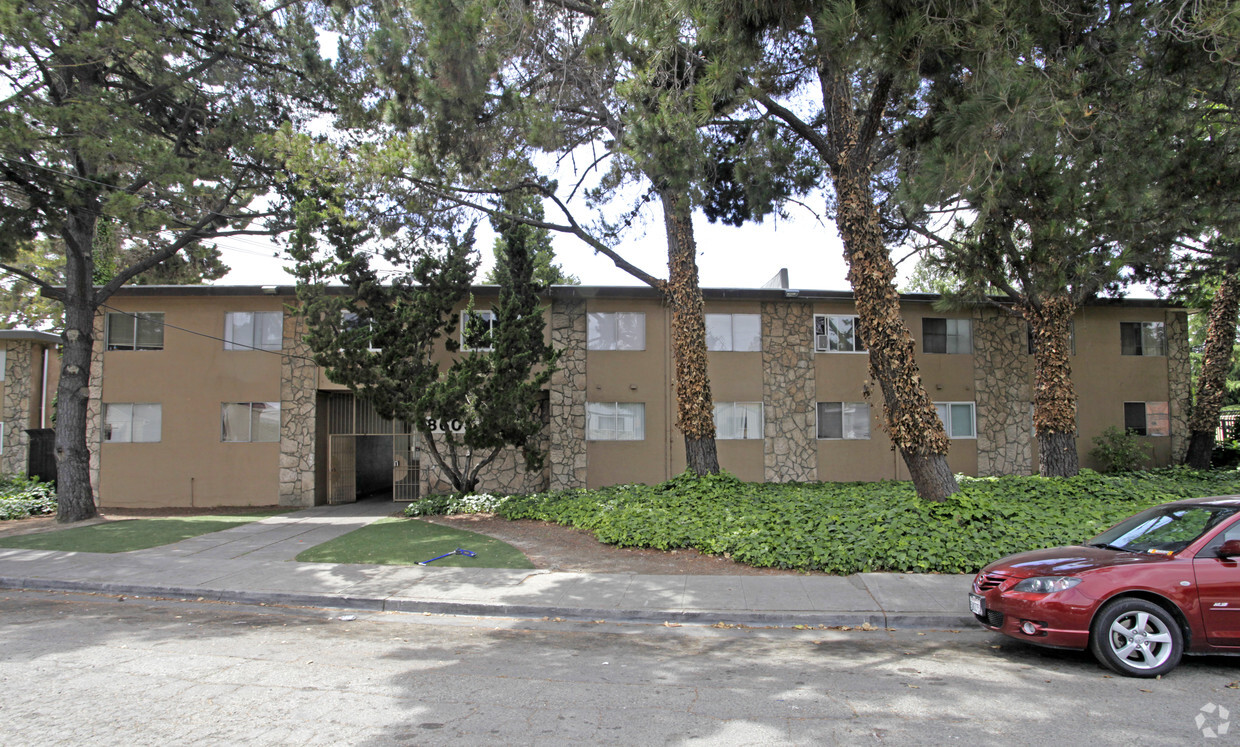 Primary Photo - Hillside Apartments