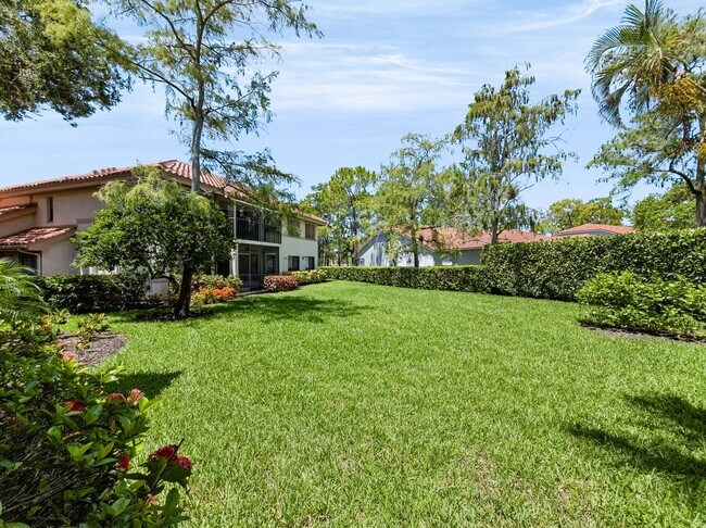 Foto del edificio - ** COACH HOMES @ BERKSHIRE LAKES ** 2 BED / 2 BATH - 1ST FLOOR CONDO - GARAGE - ANNUAL RENTAL