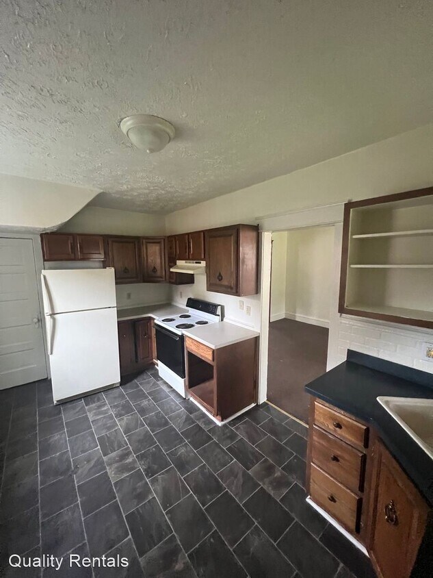 Primary Photo - 4 br, 1 bath House - 833 E 26TH