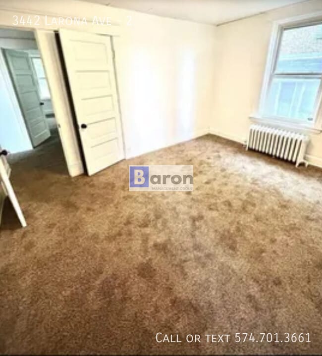 Foto del edificio - 3442 Larona Ave