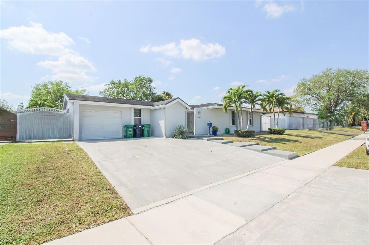 Foto principal - 9680 SW 77th St
