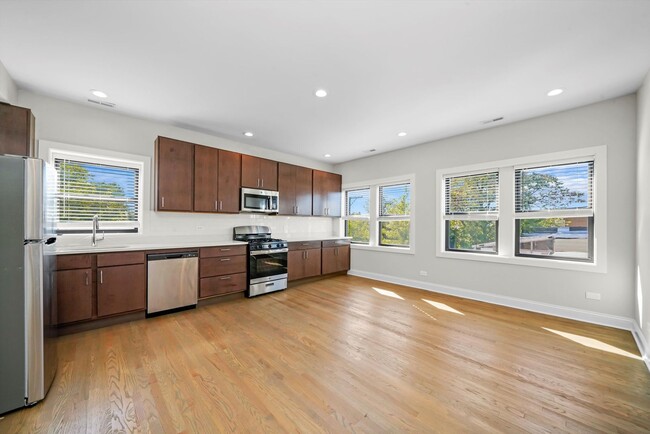 Building Photo - 3409 W Fullerton Ave